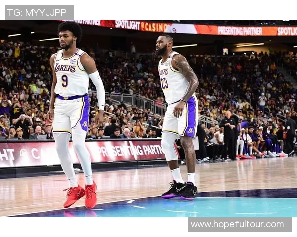 詹姆斯父子同台倒计时布朗尼正式宣布参加NBA选秀激动人心