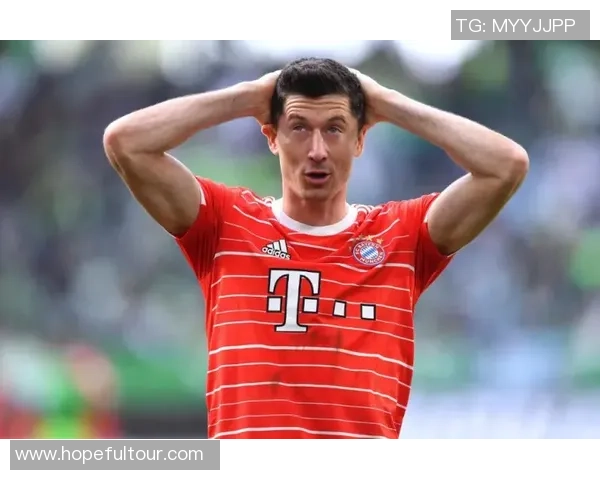 莱万背叛旧主加盟巴萨拜仁球迷怒斥其忘恩负义行为