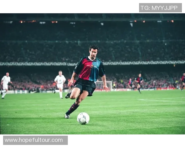 葡萄牙传奇菲戈对决英格兰足球巨星的精彩瞬间回顾