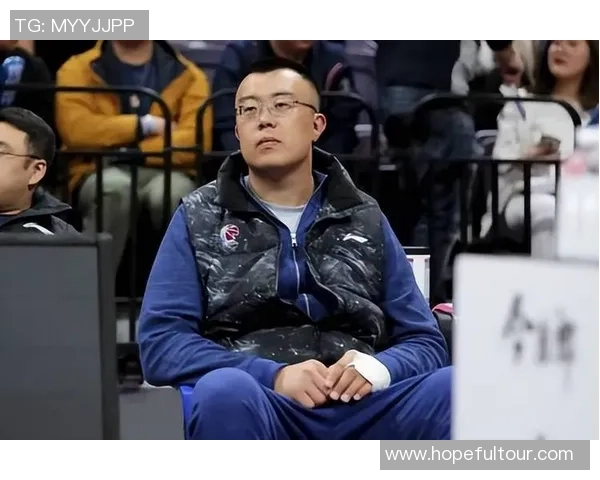 韩德君：从青涩新星到CBA传奇中锋的成长之路与辉煌成就