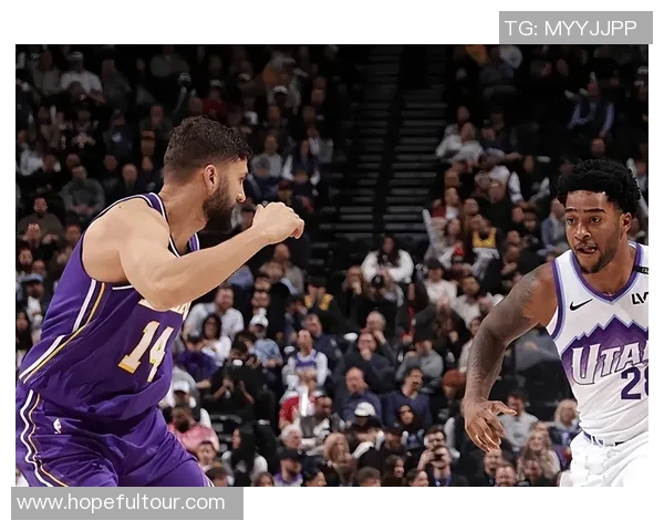 乔治在对湖人比赛中狂砍39分展现超强个人能力与球队竞争力 乔治在对湖人比赛中狂砍39分展现超强个人能力与球队竞争力