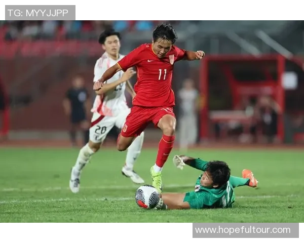 国足与朝鲜上半场激战回顾球员表现与战术分析全景呈现