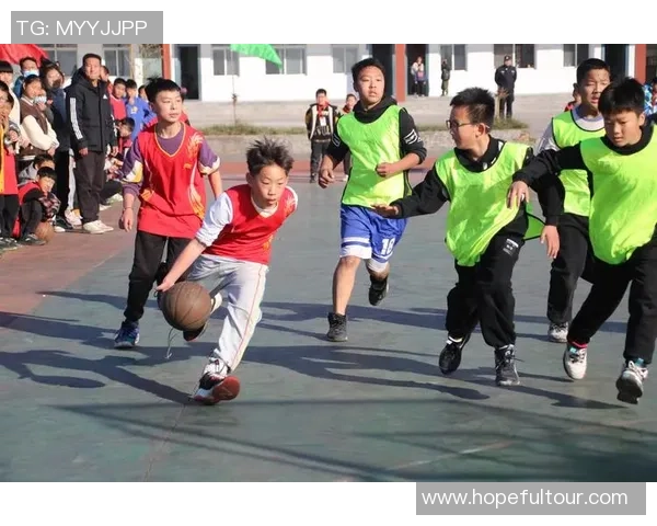 杨强回顾篮球生涯的辉煌与挑战分享成长与梦想的专访故事