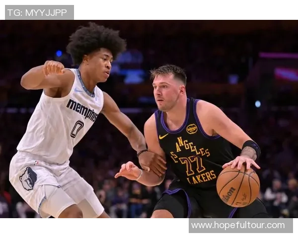 黑白直播湖人与勇士激战正酣精彩瞬间尽在眼前